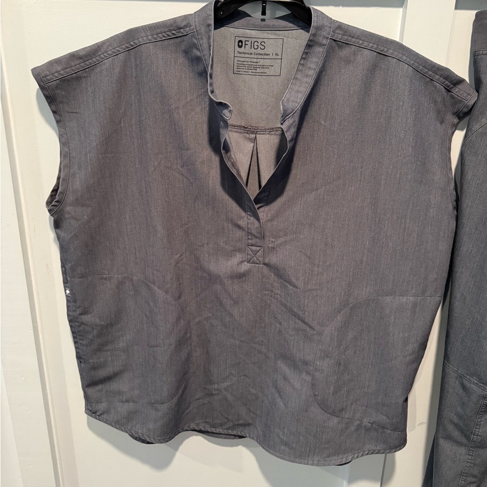 Figs Graphite Scrub Ensemble - image 2